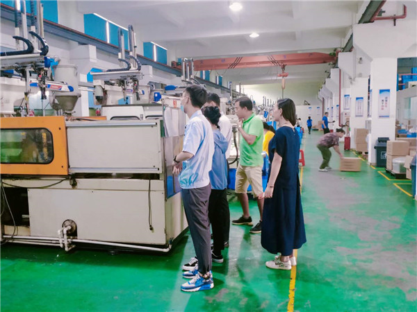 快讯--东莞振烨塑胶制品公司迎来客户实地考察